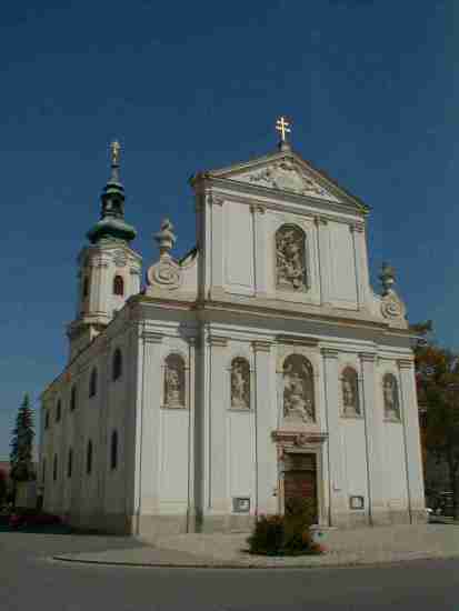 01-kirche-aussen.jpg